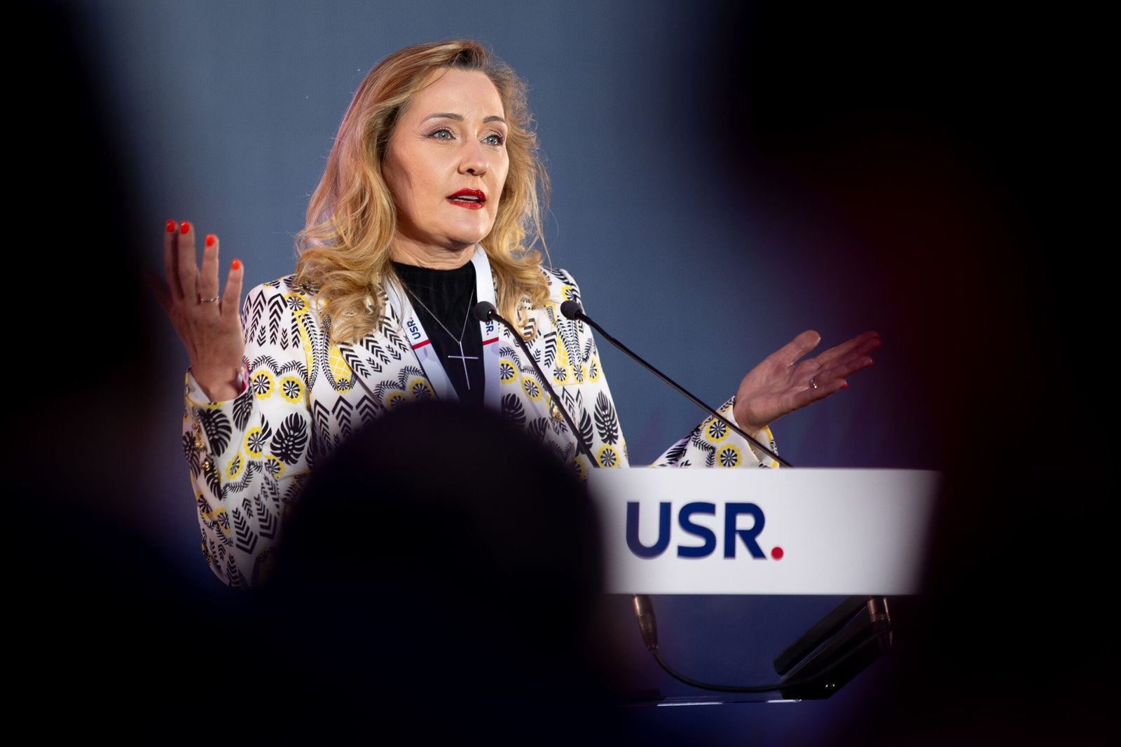 Elena Lasconi, președintele USR, a evidențiat că stabilirea datei alegerilor prezidențiale reprezintă un progres, dar a subliniat că există întrebări la care Coaliția de guvernare trebuie să ofere claritate.