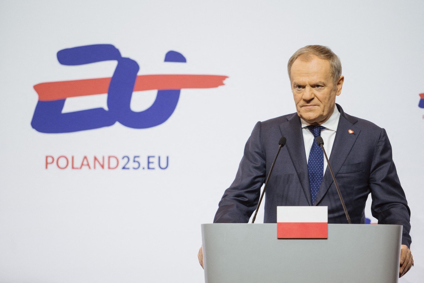 Premierul Poloniei, Donald Tusk, a dezvăluit un plan de investiții istoric de 155 miliarde de euro pentru anul 2025.