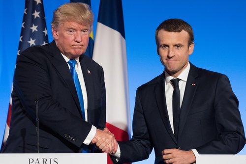 Președintele Franței, Macron, plănuiește să se întâlnească cu Donald Trump pentru a aborda riscurile tarifelor vamale asupra bunurilor europene.