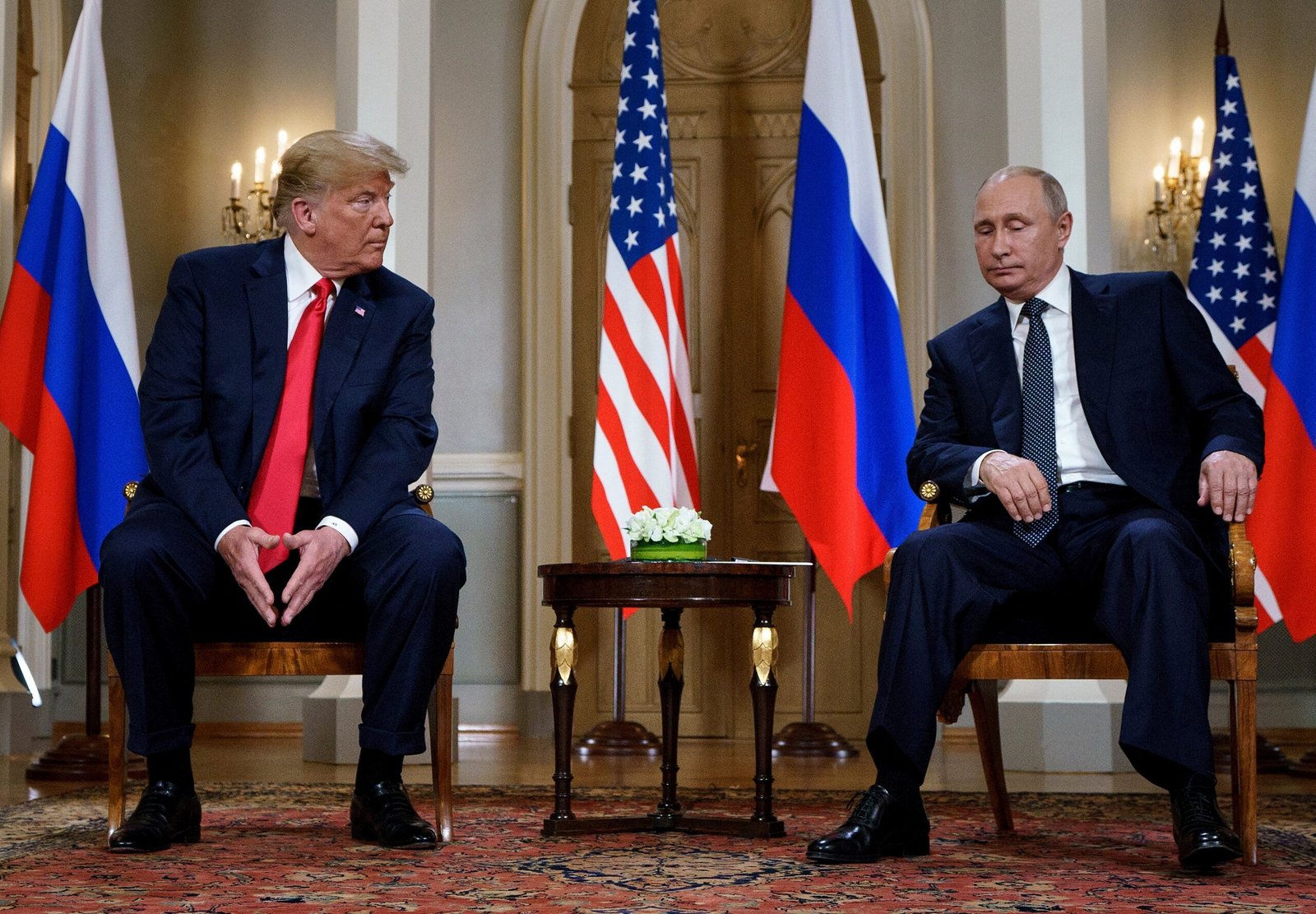 Donald Trump anunță discuții cu Vladimir Putin despre importante tranzacții economice între SUA și Rusia.