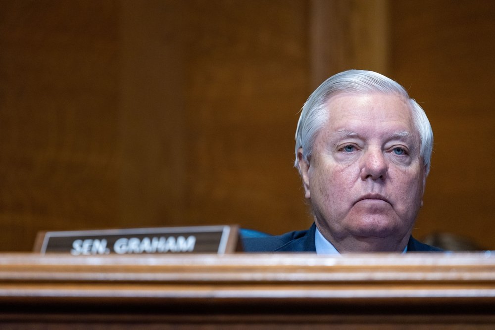 Lindsey Graham critică atitudinea lui Zelenski în cadrul întâlnirii cu Trump, sugerând că ar trebui să demisioneze.