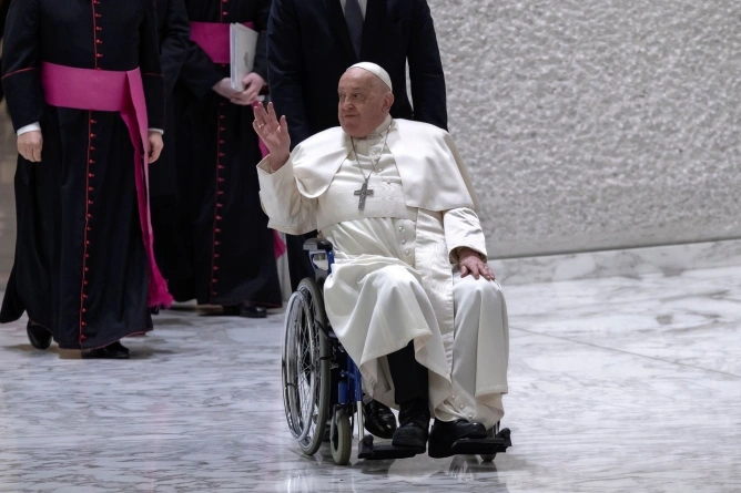 Papa Francisc se află într-o stare stabilă și nu necesită ventilare mecanică.