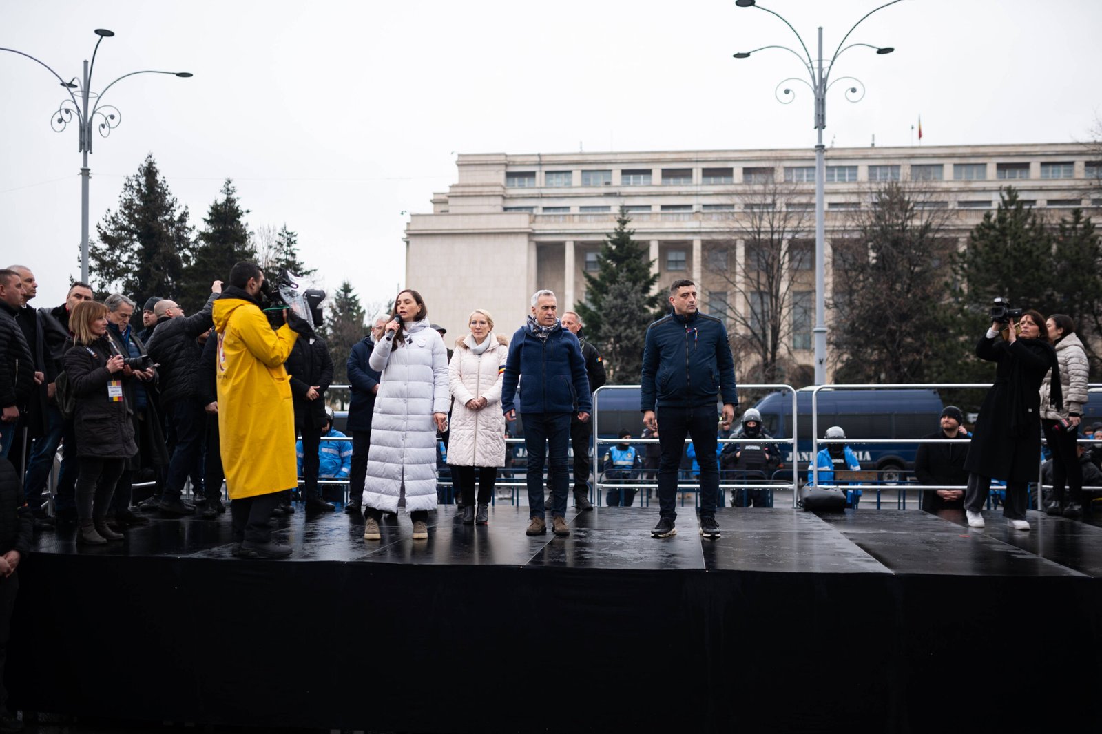 Lidera Partidului Extremist POT, Ana Maria Gavrilă, declară că „trăim în dictatură” după ce BEC a respins candidatura prorusului Călin Georgescu.