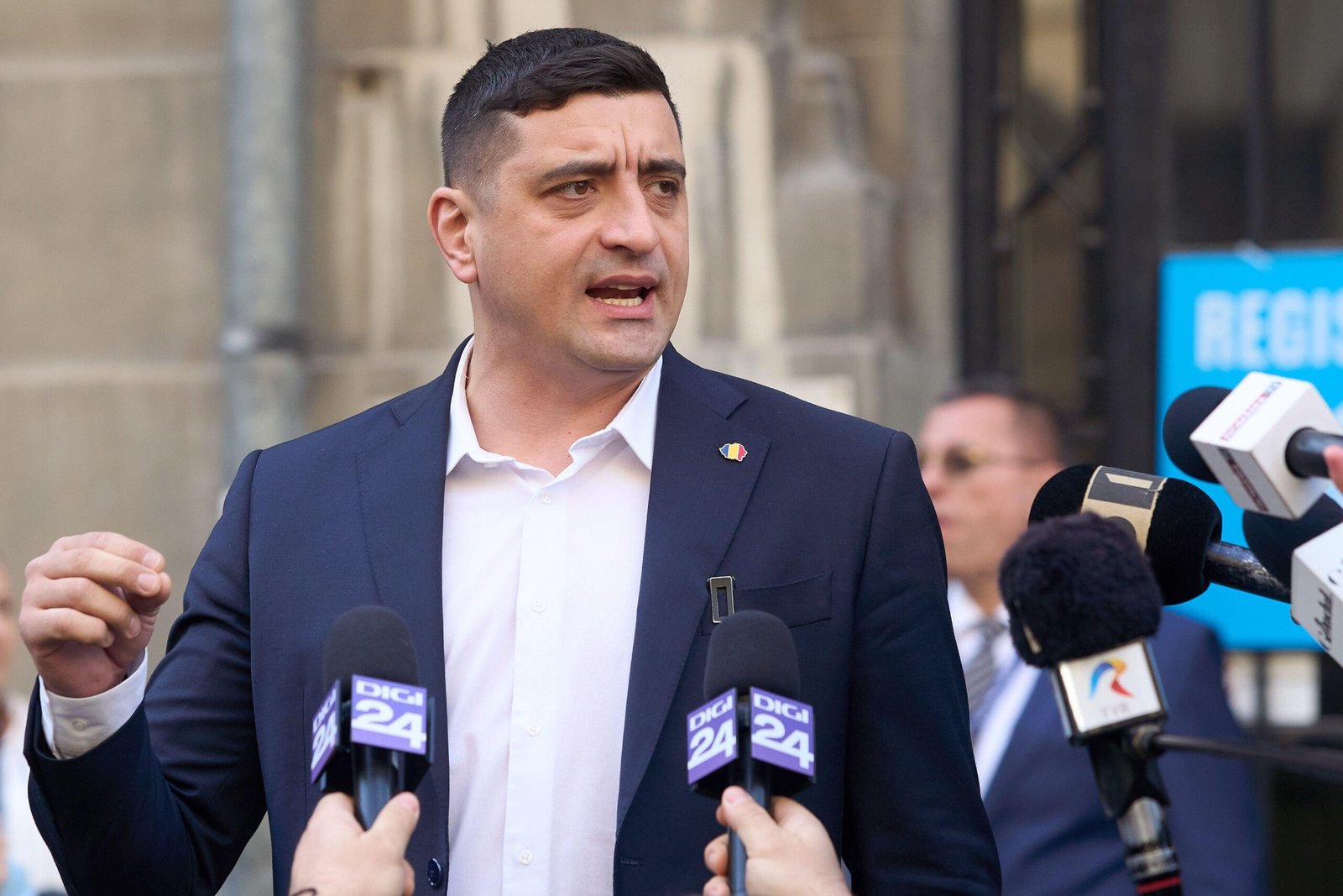 George Simion, Președintele AUR, consideră că respingerea candidaturii lui Călin Georgescu de către BEC reprezintă un abuz și o continuare a loviturii de stat.