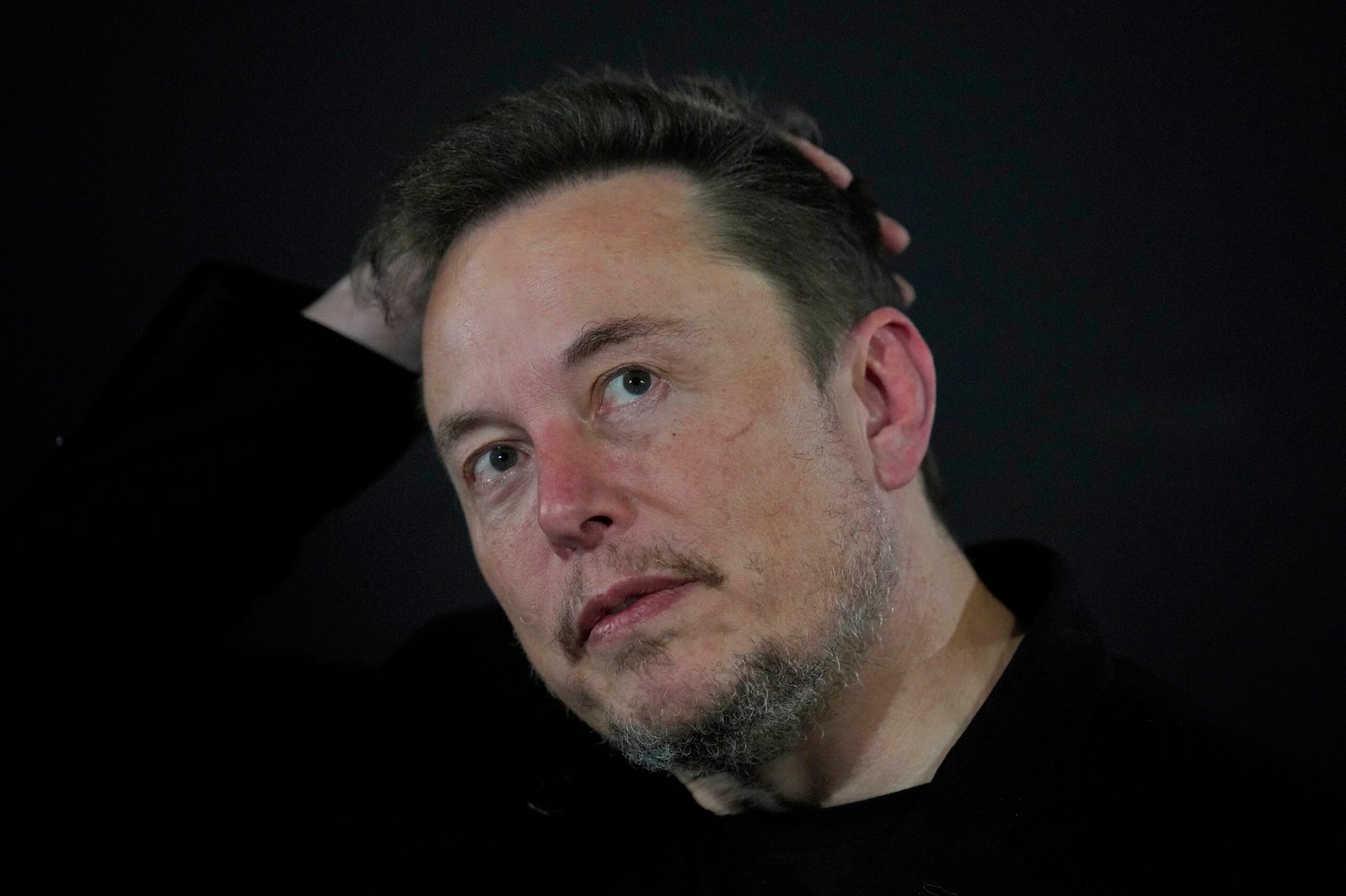 Elon Musk a spus despre interzicerea candidaturii lui Călin Georgescu la prezidențiale de către BEC că este „o nebunie”.