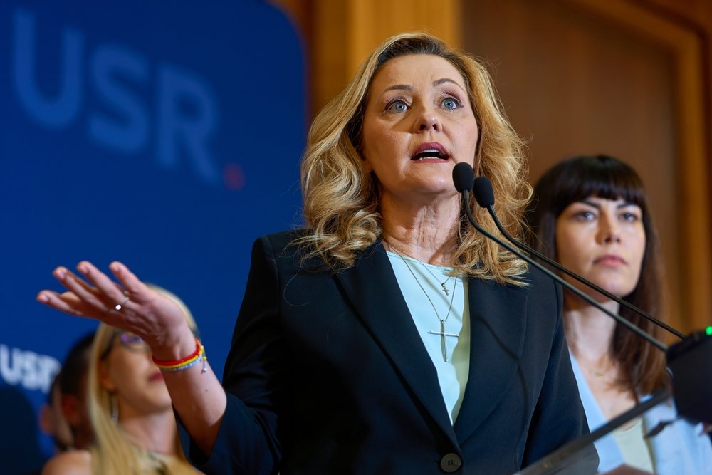 Elena Lasconi, președinta USR, afirmă că românii trebuie să-și reînvie încrederea în instituții și cere ca Călin Georgescu să fie tras la răspundere penală pentru acuzațiile recente.