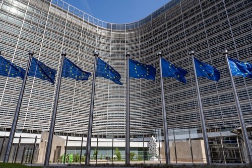 Comisia Europeană selectează 6 noi centre de inteligență artificială în 6 state membre, sprijinind strategia de avansare a cercetării și dezvoltării în domeniul AI.