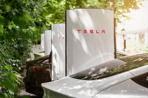 Tesla a avertizat cu privire la riscurile generate de utilizarea agresivă a tarifelor de către Donald Trump.