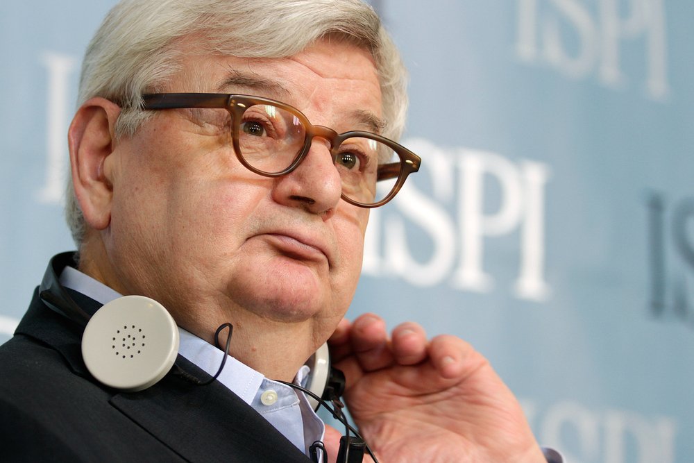 Ex-ministrul de Externe al Germaniei, Joschka Fischer, accentuează importanța adaptării Germaniei și UE la noile provocări geopolitice.