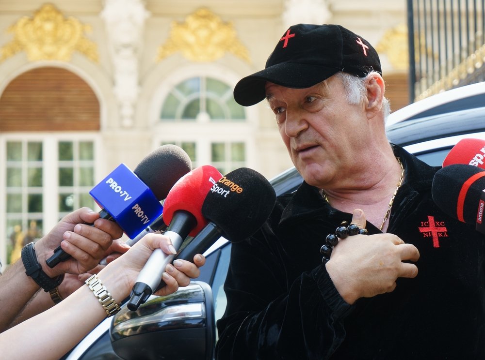 Gigi Becali anunță retragerea sprijinului pentru George Simion și lansarea propriului partid suveranist, oferind detalii despre sprijinul financiar acordat AUR.