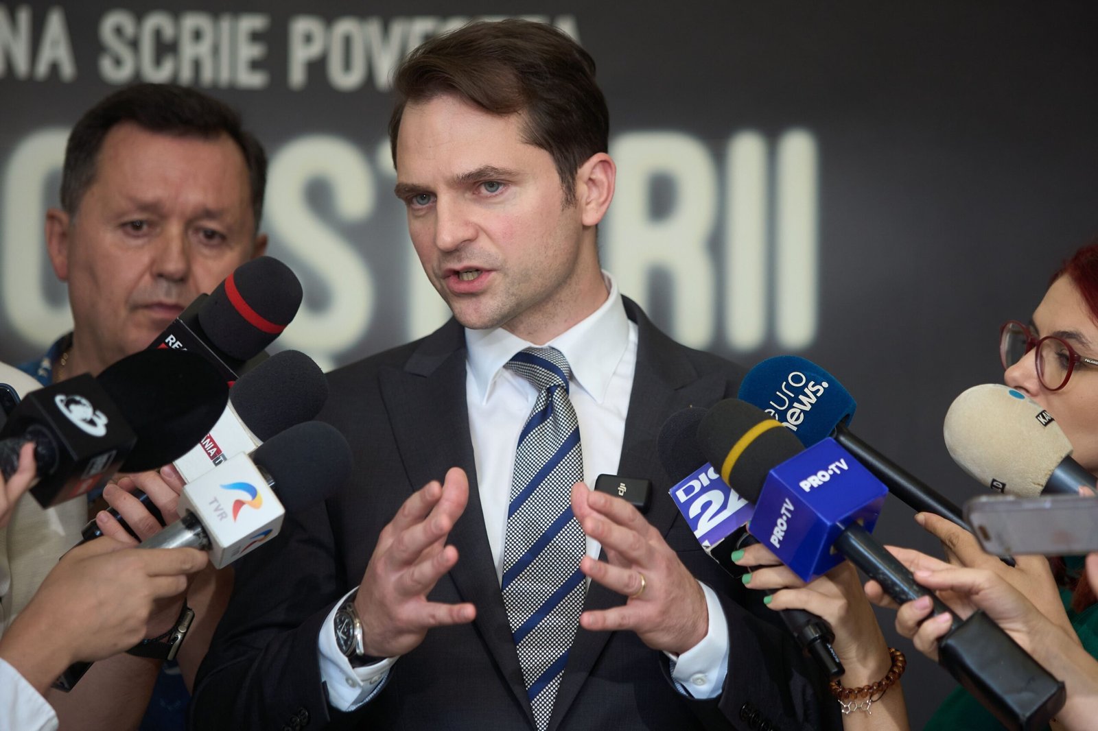 Ministrul Energiei, Sebastian Burduja, anunță livrarea celui de-al doilea generator pentru centrala Mintia, proiectul evoluând conform planului cu termene ambițioase.