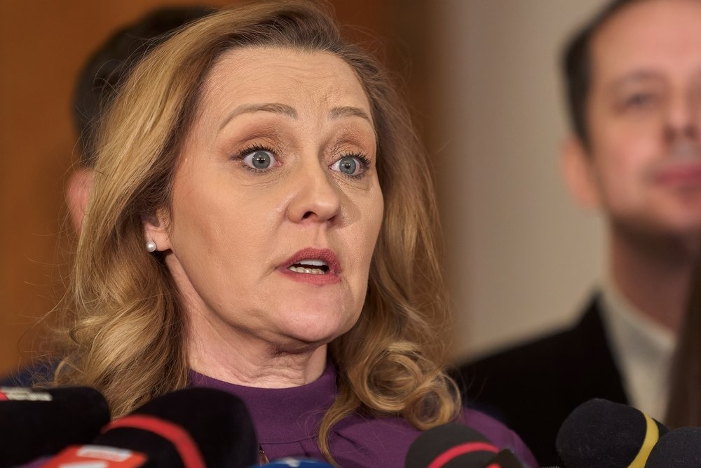 Elena Lasconi: „Am decis să public fotografiile cu Victor Ponta, Nicușor Dan și Florian Coldea pentru a revela adevărul, mai valuos decât orice funcție politică.”