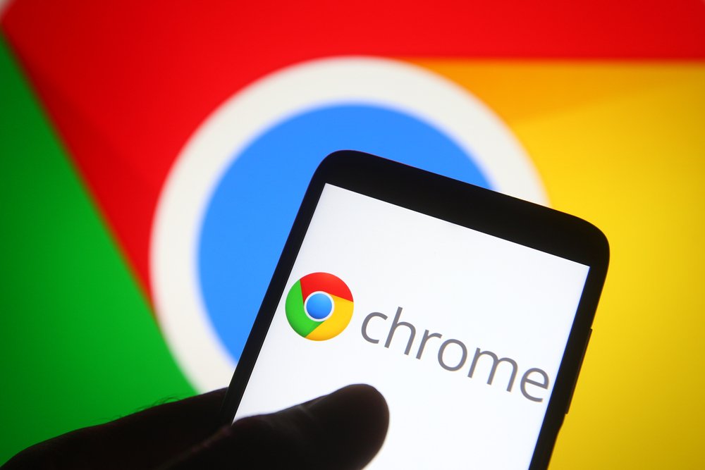 Google a lansat o funcție în Chrome care utilizează inteligența artificială pentru a alerta utilizatorii despre escrocheriile online în timp real.