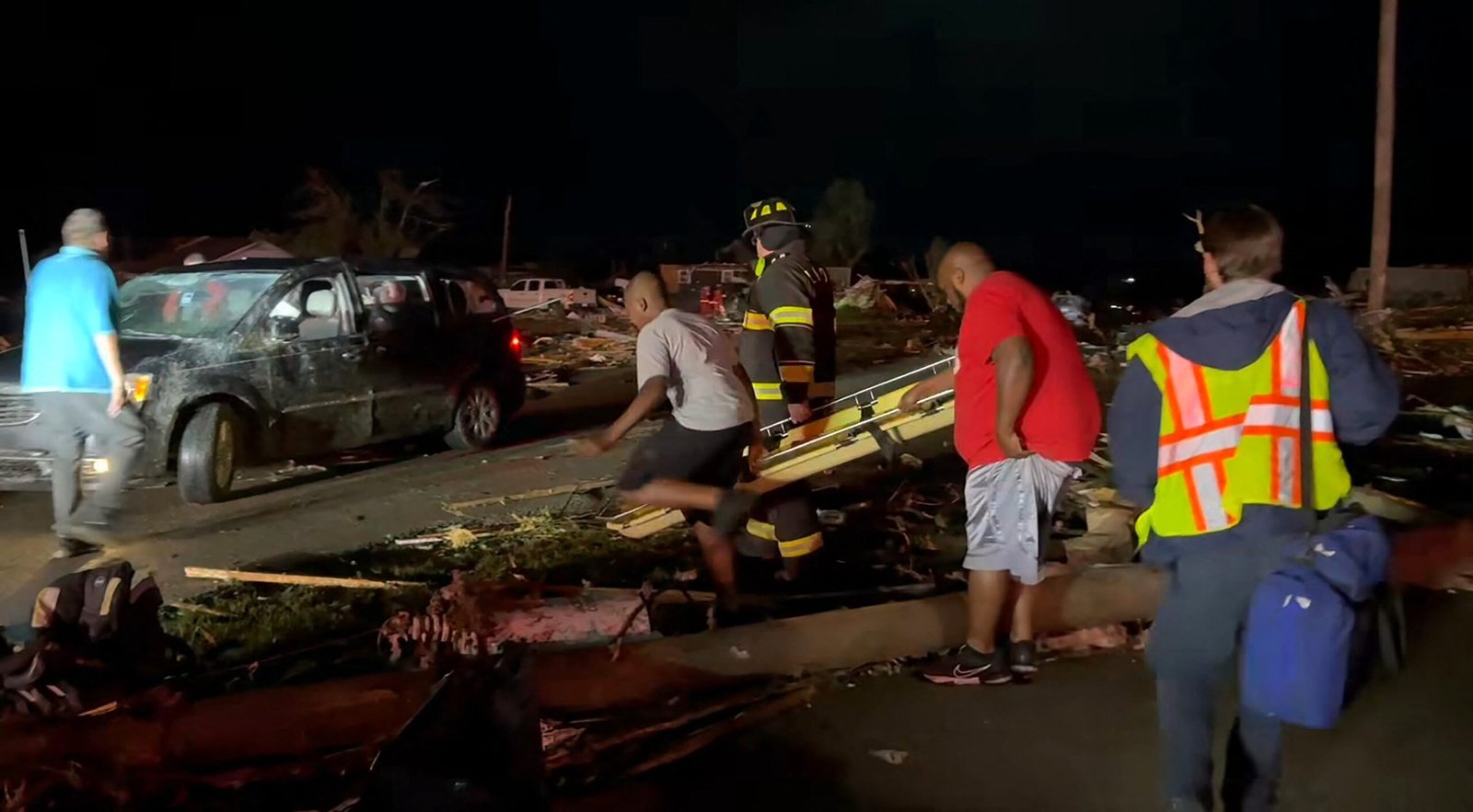 SUA: Tornade devastatoare în Kentucky, Missouri și Illinois – 21 de victime și daune mari, cu sute de mii fără electricitate