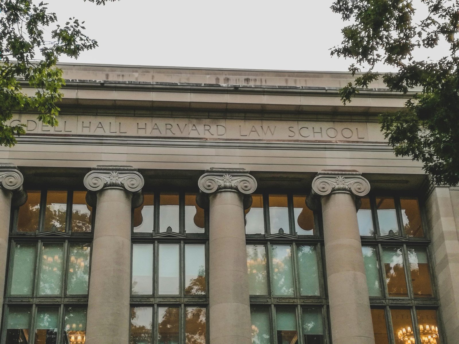 Harvard University a demarat un proces pentru deblocarea unei finanțări de 2,5 miliarde USD, reținută de Administrația Trump.