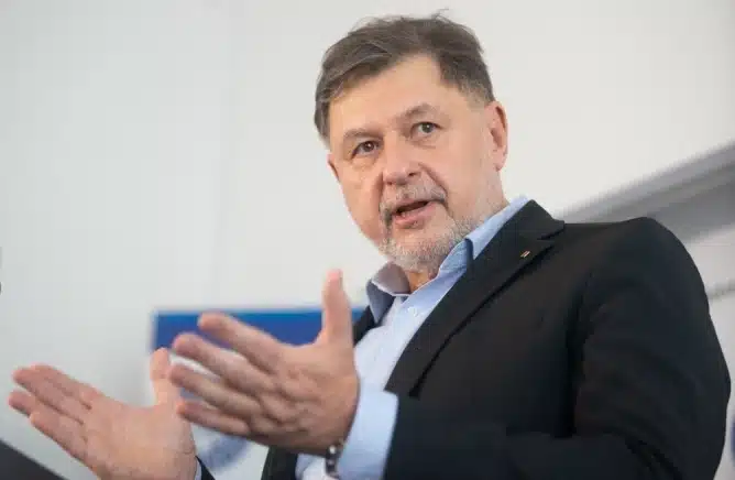 Alexandru Rafila pune accent pe gestionarea pandemiei COVID și investițiile în spitale ca principale realizări ale mandatului său de ministru al Sănătății.