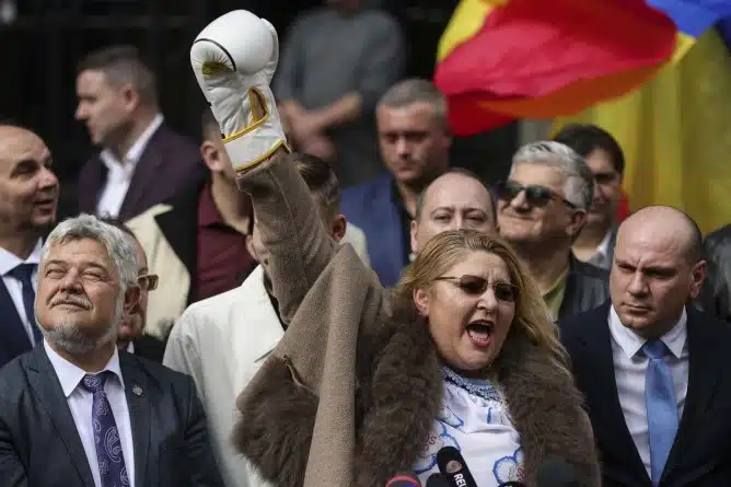 Diana Șoșoacă lider în Capitală la „Marșul Normalității”, o manifestație împotriva mișcării LGBT