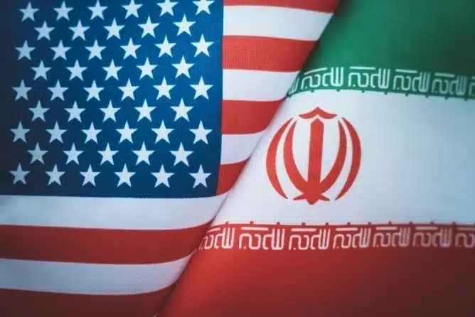 Iranul a condamnat decizia lui Trump de a interzice intrarea cetățenilor iranieni în SUA, calificând-o drept o manifestație de „ostilitate și rasism”.