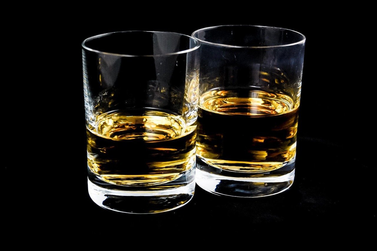 Producătorii de băuturi alcoolice se confruntă cu scăderi ale vânzărilor din cauza tensiunilor comerciale și a schimbării preferințelor de consum.