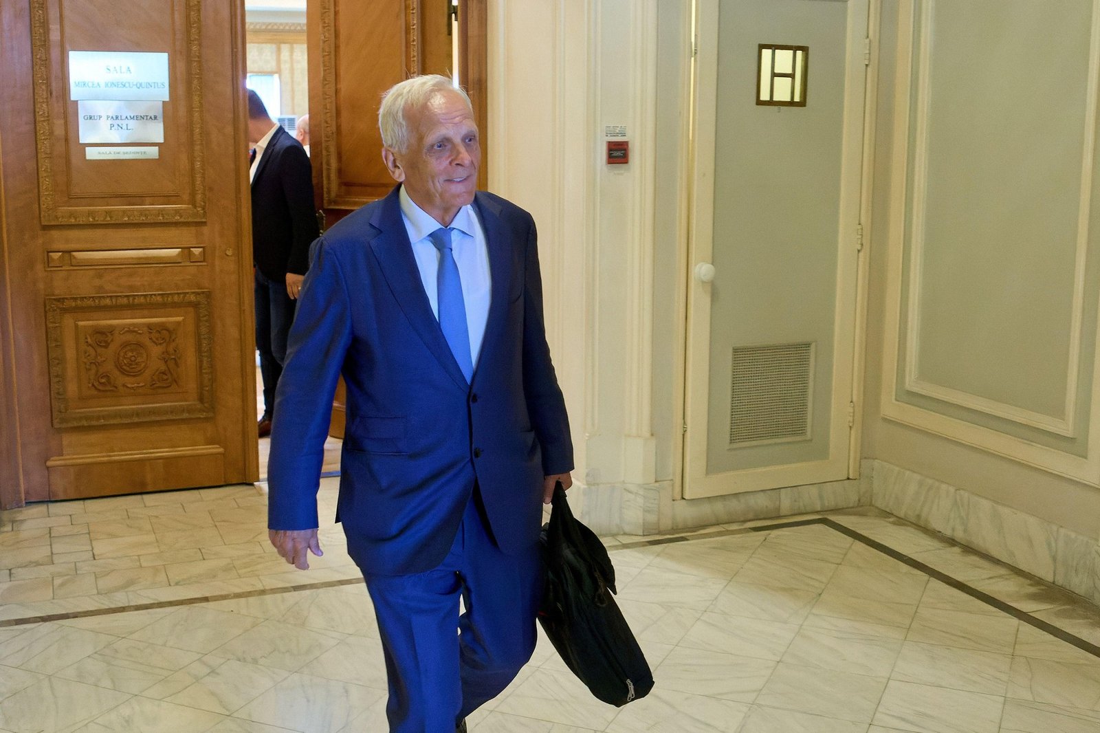 Fostul premier Theodor Stolojan propune ajustarea cotei unice și o evaluare amplă a sistemului fiscal românesc pentru a face față provocărilor actuale.