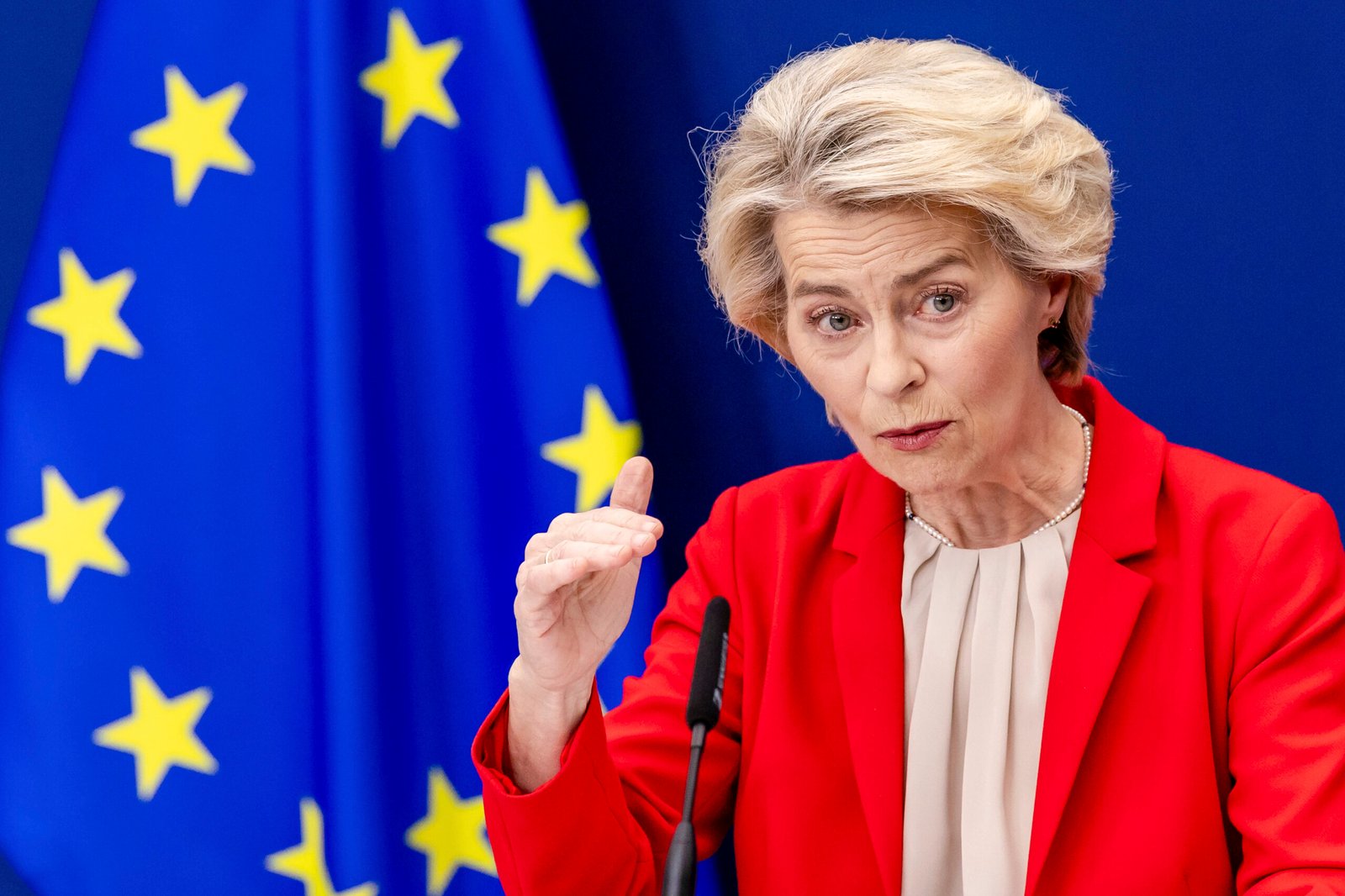 Comisia Europeană impune sancțiuni noi Rusiei, concentrându-se pe sectorul energetic și bănci, pentru a spori presiunea în vederea stopării războiului din Ucraina.