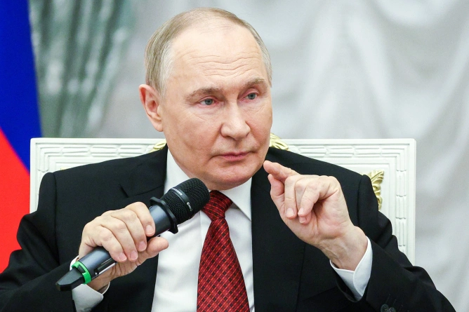 Vladimir Putin îi solicită lui Benjamin Netanyahu să oprească atacurile asupra Iranului și se oferă ca mediator între cele două națiuni.