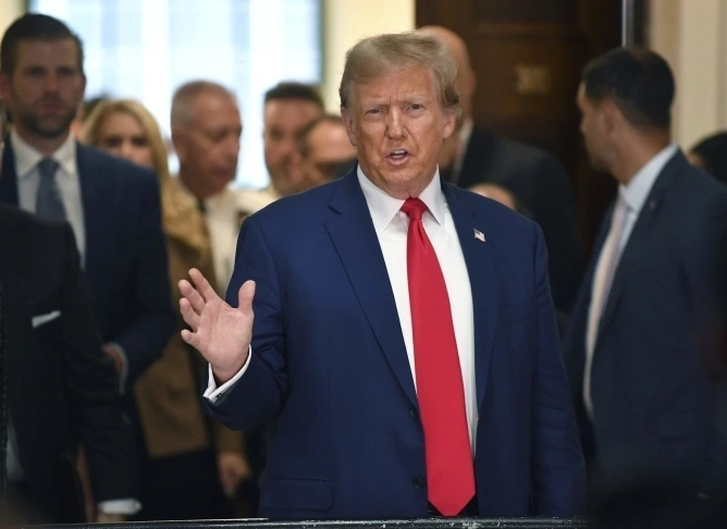 Donald Trump susține că plecarea sa bruscă de la G7 nu este legată de încetarea focului între Israel și Iran, contestând afirmațiile președintelui Emmanuel Macron.