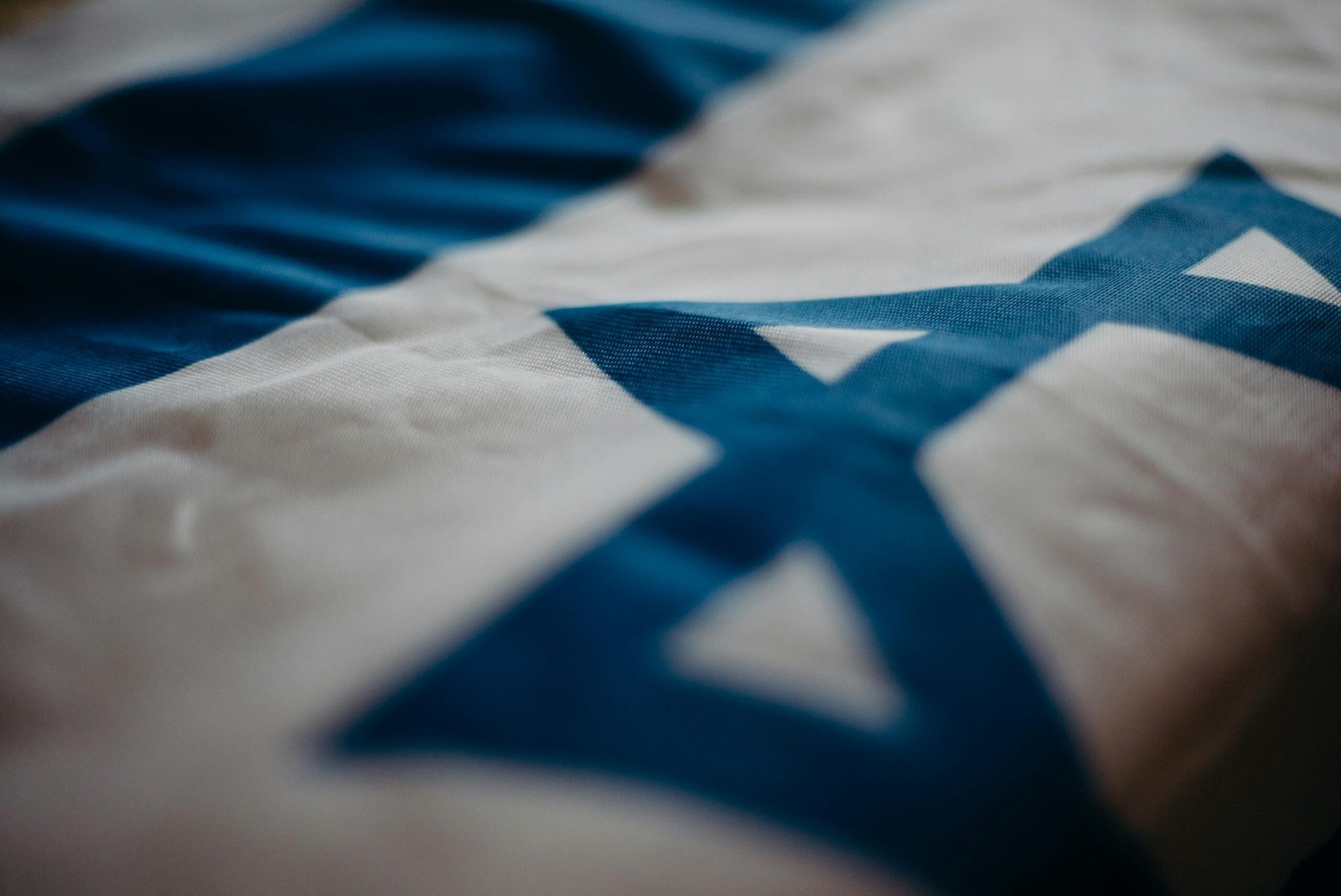 Israelul a aprobat relaxarea restricțiilor interne, un ‘mesaj de victorie’ asupra Iranului, afirmă ministrul apărării.