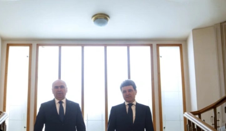 Întâlnirea dintre Nicușor Dan și Ilie Bolojan pentru alegerea premierului a eșuat, lăsând România într-o stare de incertitudine politică.