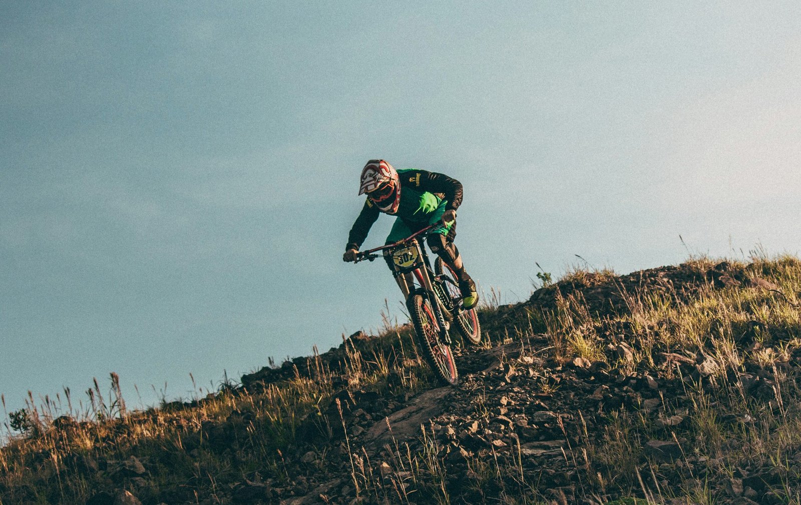 Bike Park Postăvarul se deschide pe 21 iunie, oferind trasee amenajate și acces la telegondola și telescaunul Ruia în weekenduri.