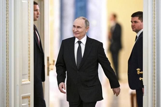 Vladimir Putin subliniază necesitatea evitării recesiunii în Rusia, evidențiind importanța tranziției către o creștere economică stabilă în contextul încetinirii economice.