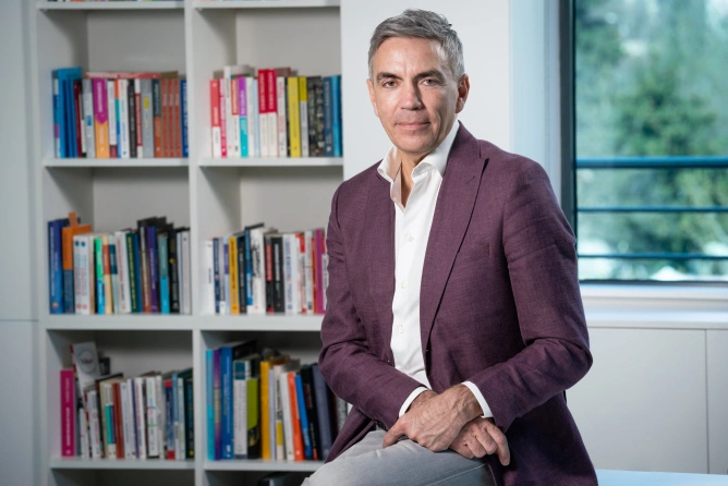 Consilierul prezidențial Dragoș Anastasiu subliniază urgența creșterii TVA pentru a asigura veniturile bugetare și a preveni retrogradarea României.