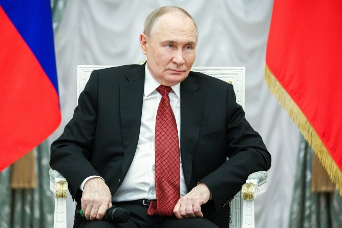 Vladimir Putin a abordat tensiunile internaționale, inclusiv conflictul Israel-Iran, subliniind importanța soluțiilor pașnice.