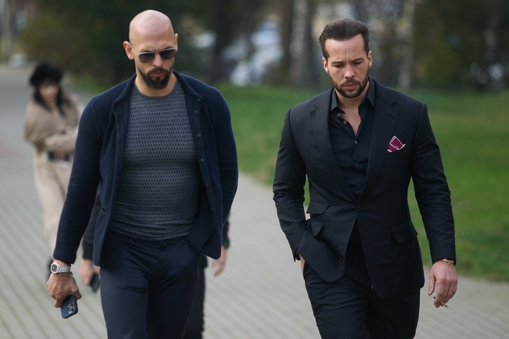 Tristan Tate, sub incidența autorităților române pentru încălcări ale legilor electorale prin postări politice pe rețele sociale în ziua alegerilor
