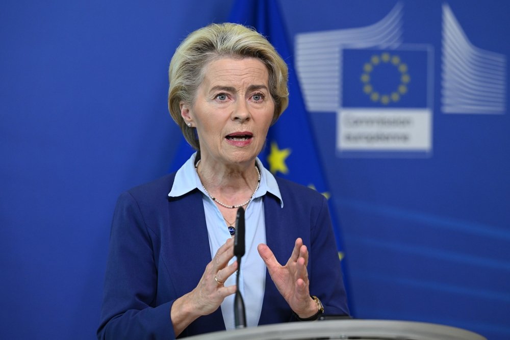 Ursula von der Leyen, Președinta Comisiei Europene, își pierde susținerea socialiștilor și liberalilor după retragerea unei legi climatice controversate.