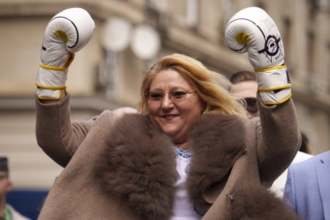 SOS România exclude doi senatori pentru formarea unui grup suveranist pro-UE fără acordul conducerii