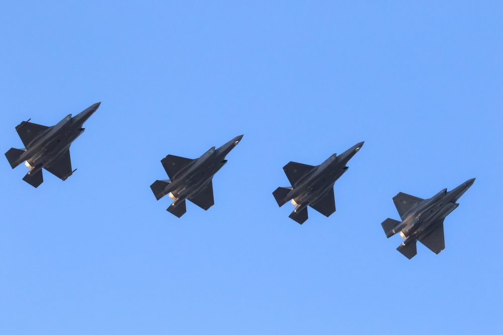 Ministrul Apărării din Elveția anunță posibilitatea reducerii numărului de avioane F-35 achiziționate dacă costurile suplimentare solicitate de SUA depășesc bugetul stabilit.