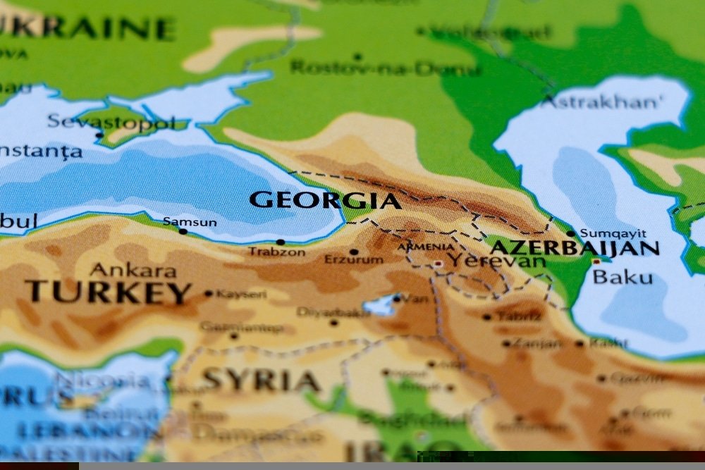 Armenia, Azerbaidjan și Turcia negociază un acord privind coridorul Zangezur, evidențiind o schimbare geopolitică majoră în Caucazul de Sud, fără influența Rusiei.