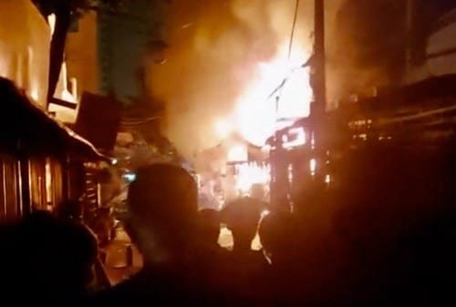 Incendiul dintr-un bloc din Ho Chi Minh a dus la decesul a opt persoane, printre care doi copii, din cauza inhalării de fum.
