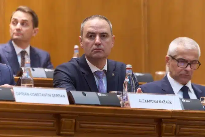 Ministrul Finanțelor, Alexandru Nazare, subliniază că amânarea măsurilor fiscale ar fi avut impact sever asupra economiei României în această toamnă