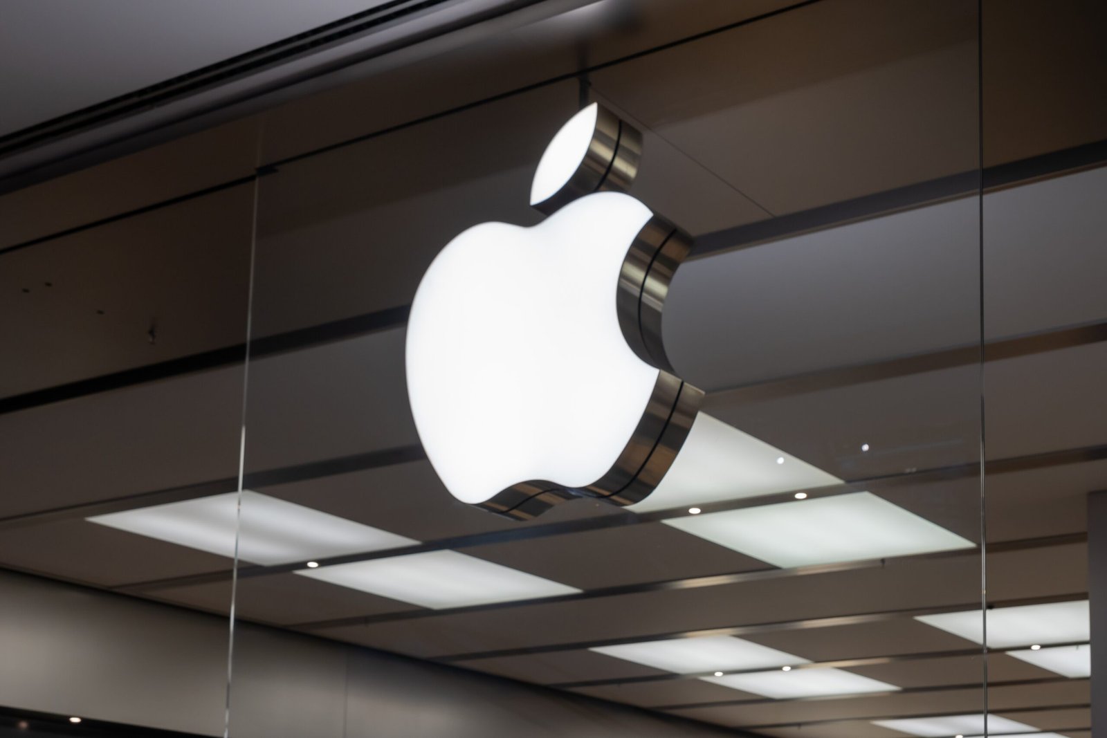 Apple contestă în instanță decizia Comisiei Europene de a sancționa restricțiile aplicate dezvoltatorilor de aplicații