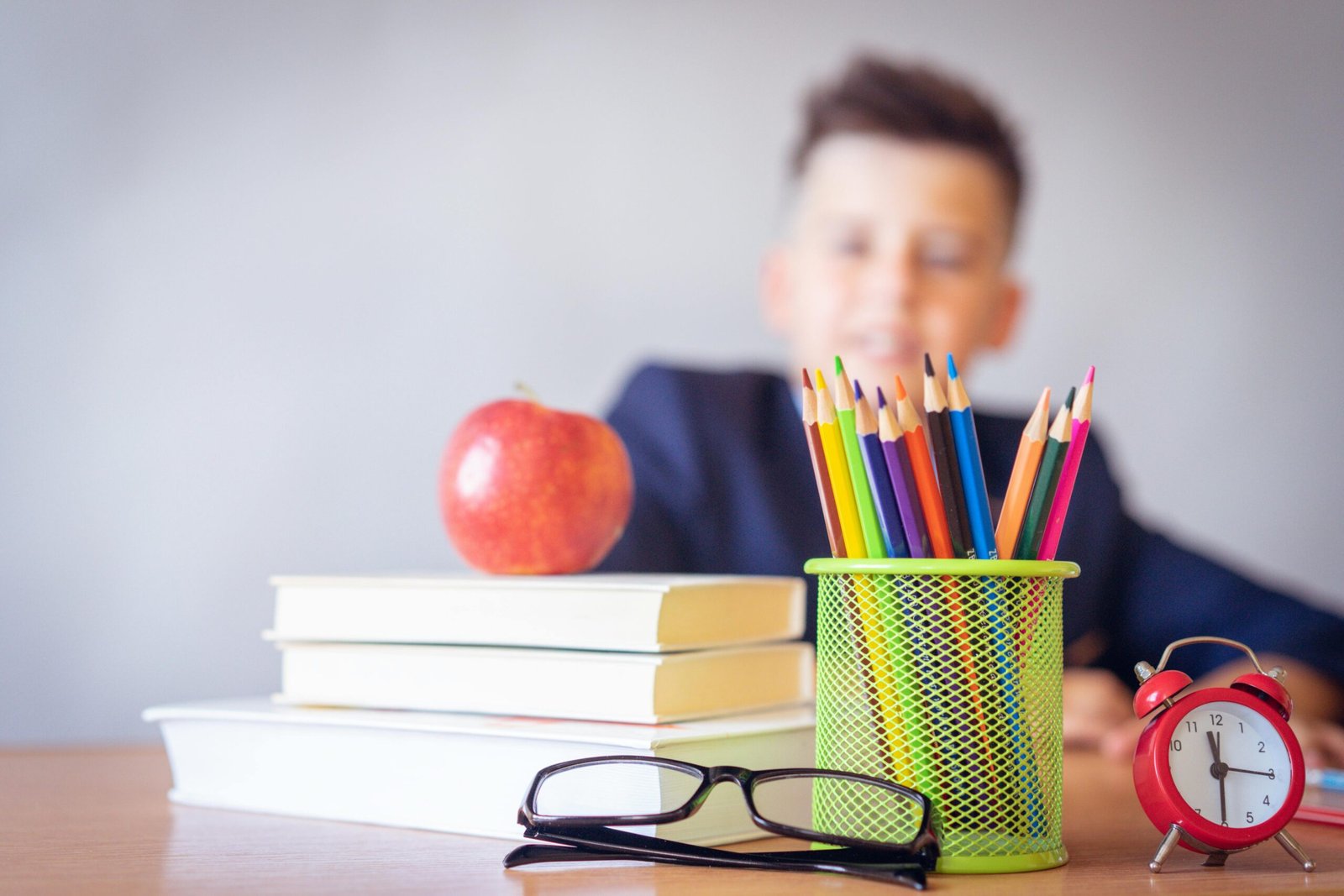 Ministrul Educației, Daniel David, prezintă măsuri pentru eficientizarea sistemului educațional, fără concedieri sau reducerea salariilor, în vederea dezvoltării unei structuri mai performante.