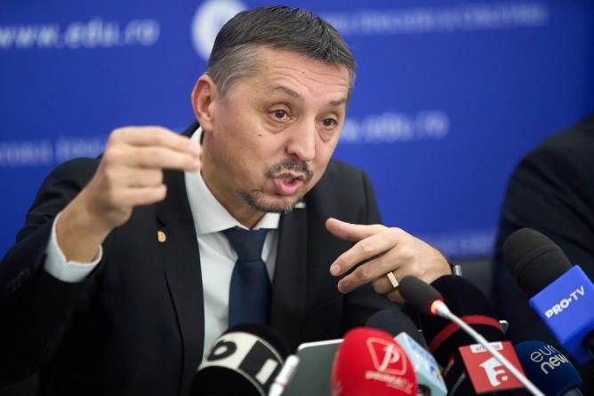 Ministrul Educației anunță o nouă decizie nepopulară pentru profesori: plata pe oră va fi redusă.