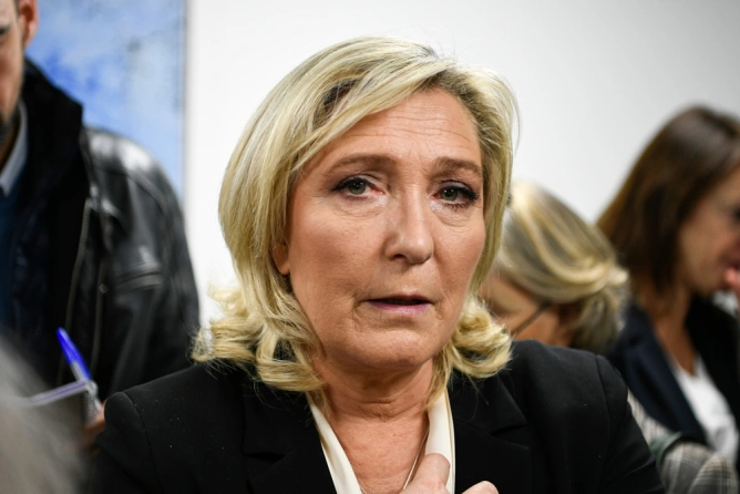 Parchetul European investighează Adunarea Națională a lui Marine Le Pen pentru posibile ilegalități financiare, vizând cheltuieli necorespunzătoare de 4,3 milioane de euro.