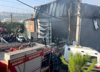 Incendiu devastator la un depozit de parfumuri în nord-vestul Turciei: șase morți și un rănit, cauzele fiind investigate.