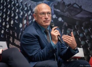 Mihail Hodorkovski, critic al Kremlinului, anticipează o confruntare îndelungată cu Rusia și subliniază că sancțiunile occidentale nu vor transforma rapid regimul lui Putin.