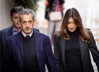 Nicolas Sarkozy, fost președinte al Franței, va afla luni dacă va fi eliberat din închisoare după condamnarea pentru conspirație.