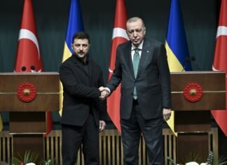 Erdogan l-a întâmpinat pe Zelenski la Ankara, invitând Ucraina și Rusia să relucreze negocierile de pace la Istanbul, pledând pentru un cadru mai amplu și o abordare pragmatică axată pe rezultate.