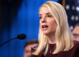 Procurorul General al Statelor Unite, Pam Bondi, anunță că Departamentul de Justiție va publica documentele privind Jeffrey Epstein în următoarele 30 de zile, în urma votului Congresului pentru transparență.
