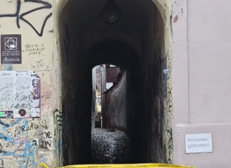 Strada Sforii, cea mai îngustă stradă din Europa de Est și o atracție turistică emblematică din Brașov, a fost închisă pe 19 noiembrie din motive de siguranță.